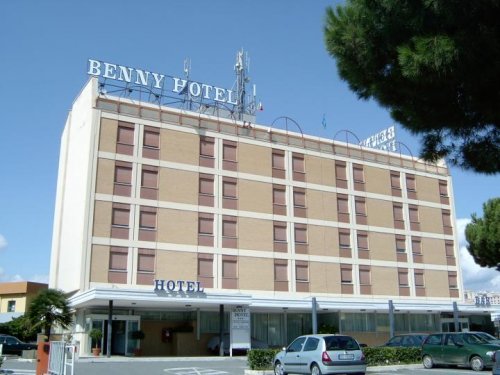 Benny Hotel