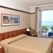 Zdjęcia Pokoi: Dwuosobowy typu Superior z łóżkiem małżeńskim i widokiem na Morze
