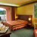 Zdjęcia Pokoi: Dwuosobowy typu Junior Suite z łóżkiem małżeńskim i widokiem na Jezioro